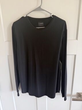 Cuts Clothing Men's Long-Sleeve Crew Neck Shirt - Black